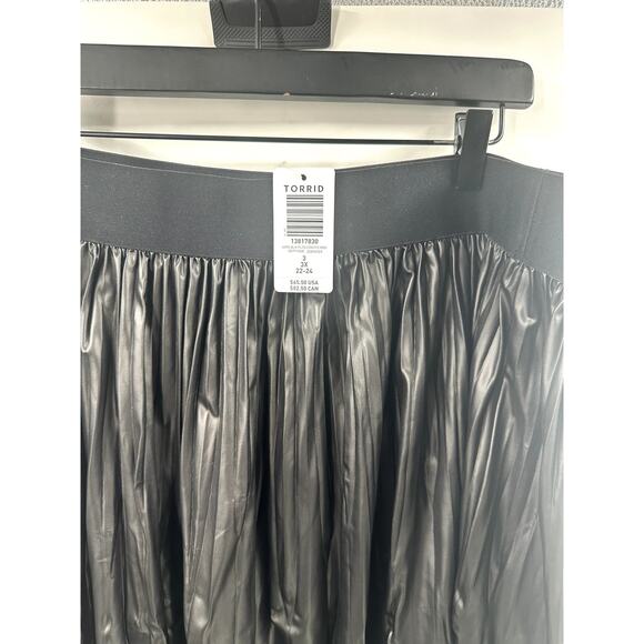 Torrid Black Premium Ponte Coated Pleated Midi Skirt Size 3 NWT - Picture 4 of 8